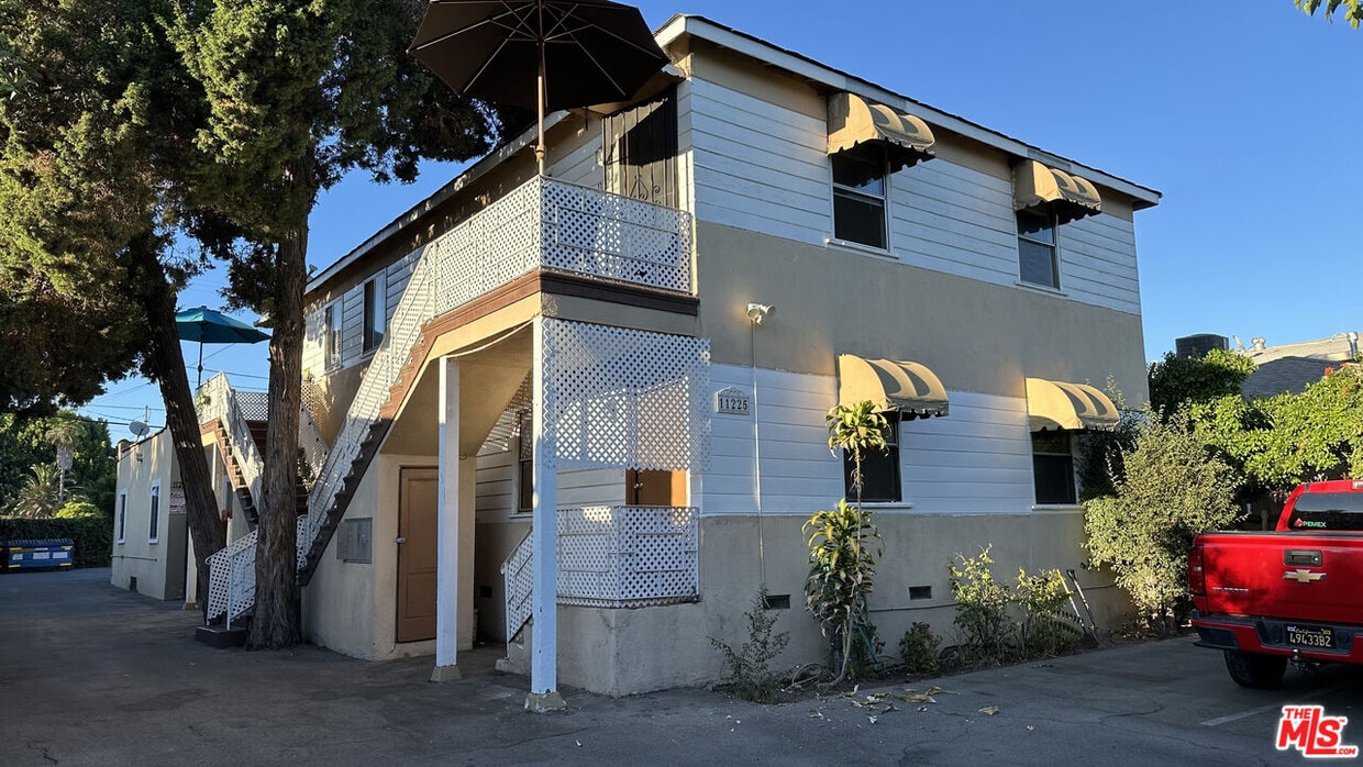 Foto del edificio - 11225 Emelita St