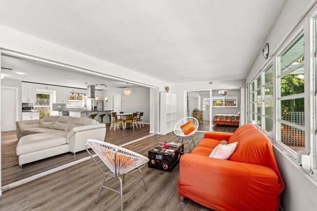 Foto del edificio - Single Family home on quiet street steps from the Intracoastal and Dining