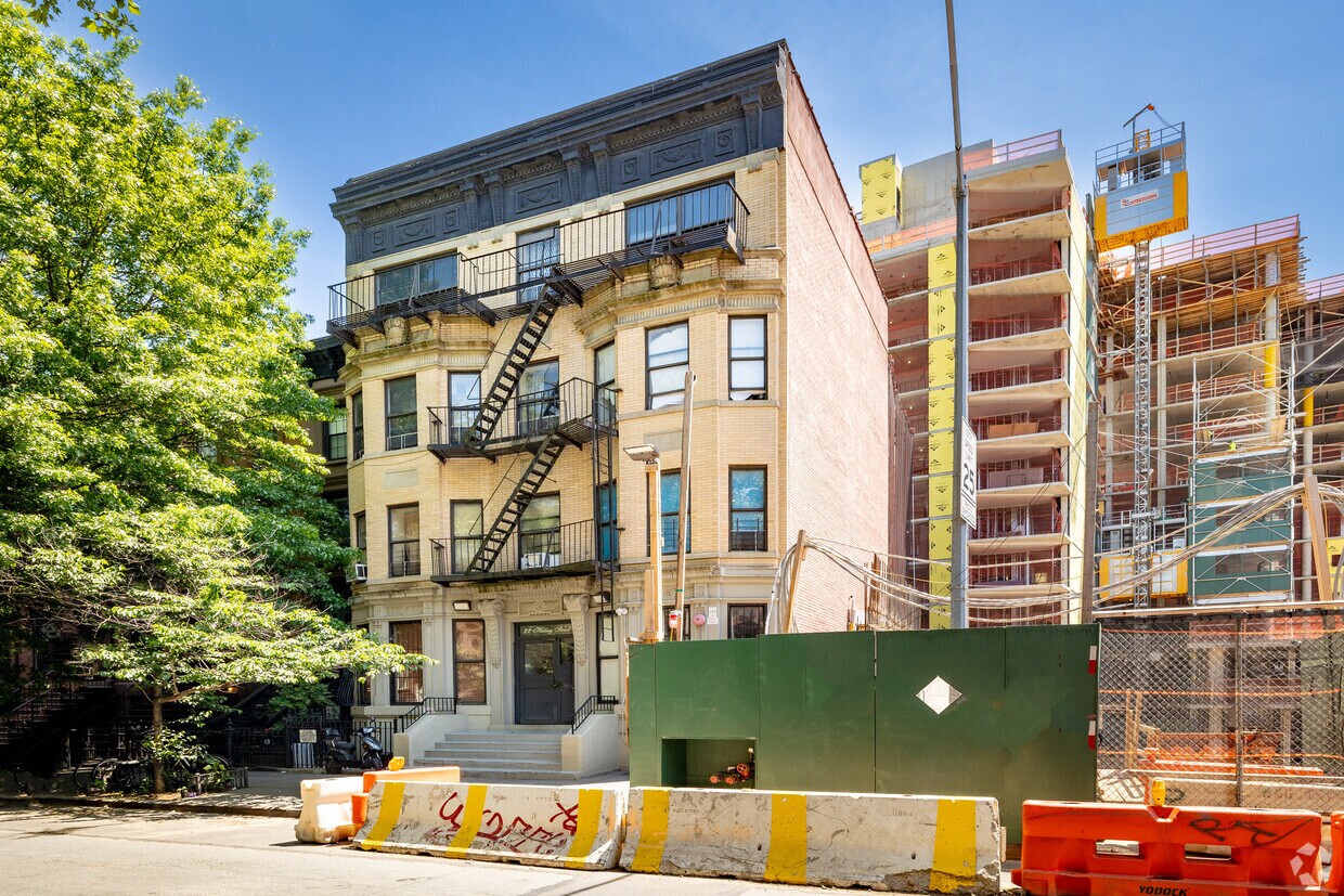 Primary Photo - 22 Halsey Street