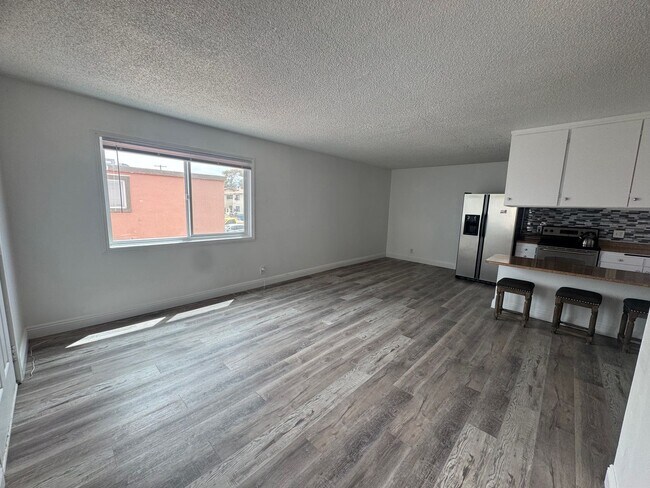 Foto del edificio - One bedroom, One bath. Downstairs unit. 89101
