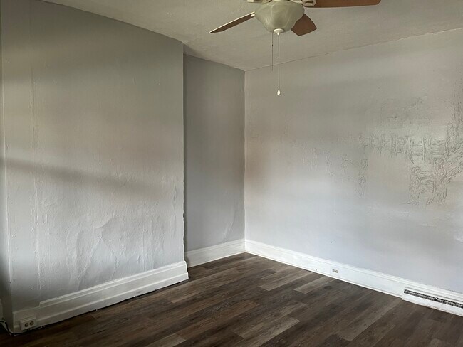 Living Room - 318 E 17th Ave