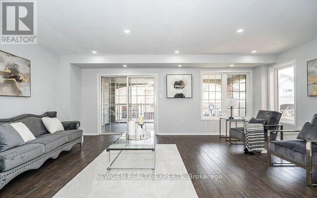 Building Photo - 527 Rossland Rd E