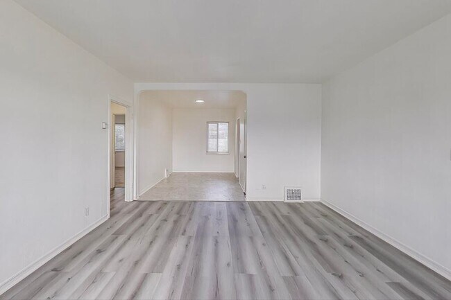 Foto del edificio - 5492 Ruth Ave