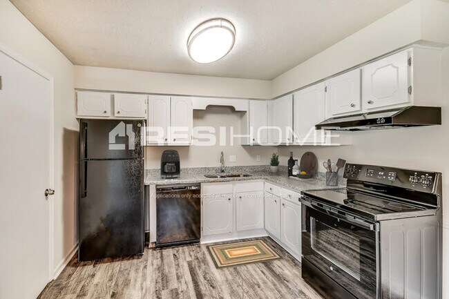 Building Photo - 4429 43rd Ave N