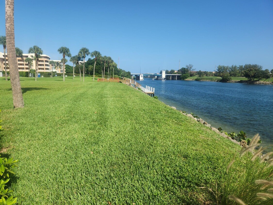 Foto principal - 336 Golfview Rd