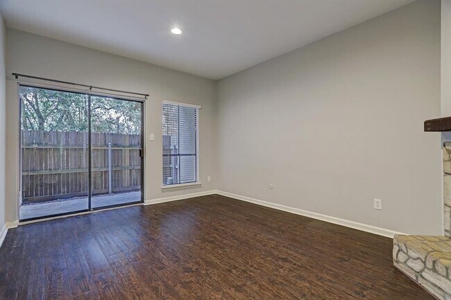 Building Photo - 5001 Lamonte Ln