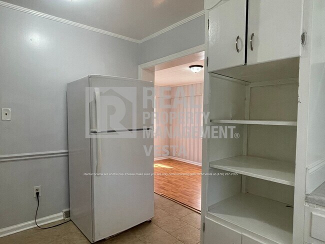 Building Photo - Spacious and Bright Home in East Macon