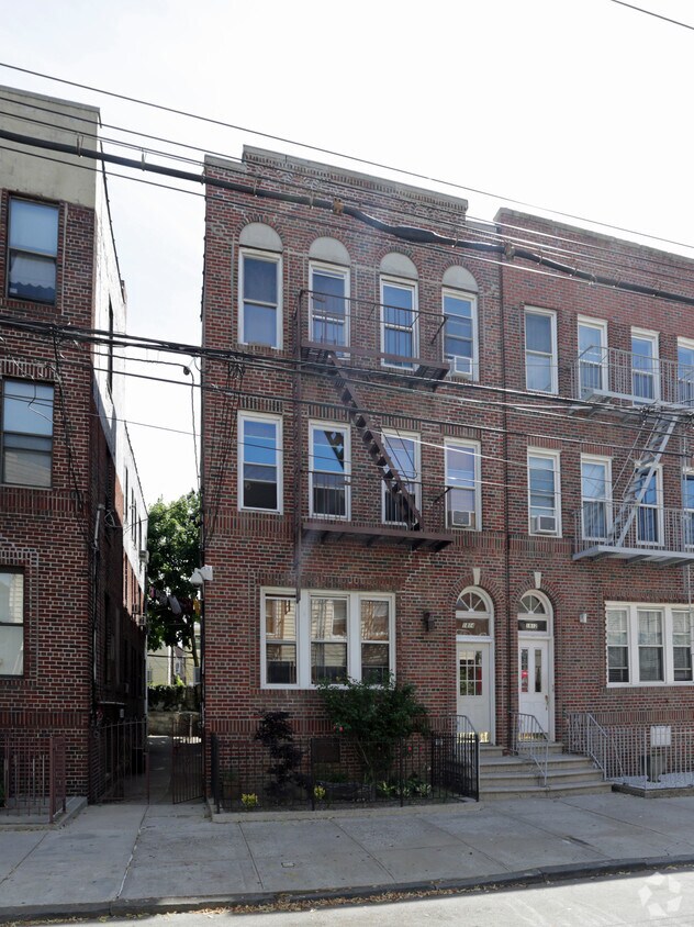 Foto del edificio - 1814 Radcliff