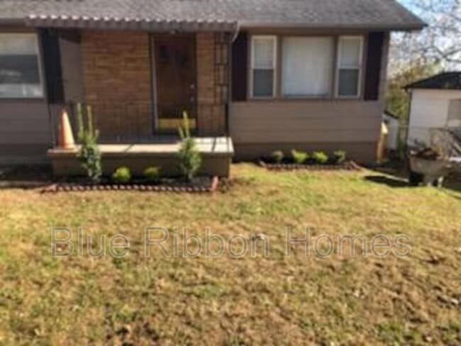 Building Photo - 2638 Summit Ave