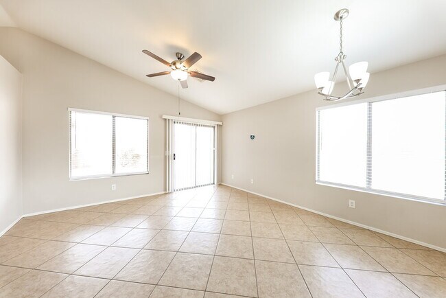 Foto del edificio - 10556 W Amelia Ave