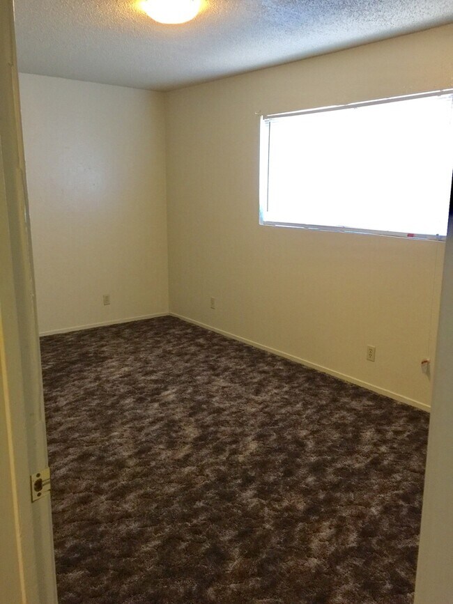 Foto del edificio - 489 S Backer Ave