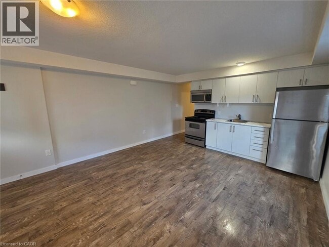 Building Photo - 48 Martin St