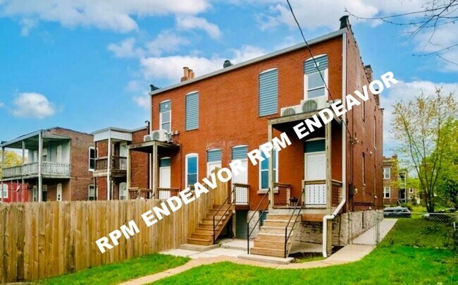 Foto del edificio - 3230 Pulaski St