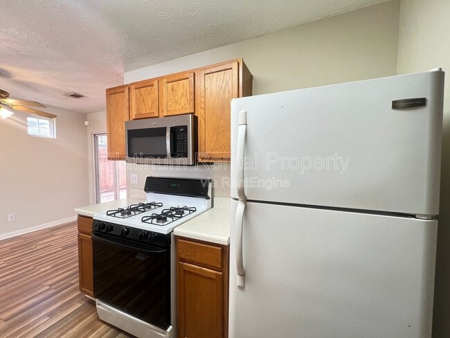 Building Photo - 231 Oak Grove Way