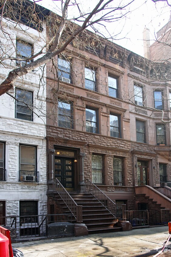 Building Photo - 223 W 78th St