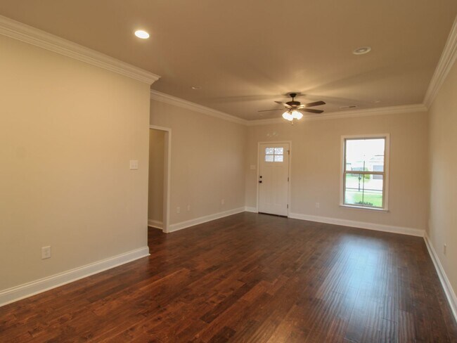 Building Photo - East Limestone Area!