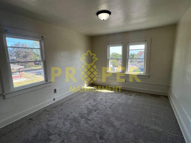 Building Photo - 3 bedrooms 1 bathrooms house for rent