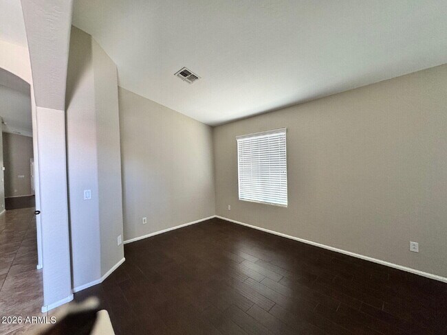 Foto del edificio - 44879 W Desert Garden Rd