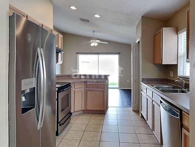 Foto del edificio - 2325 Ole Hickory Dr