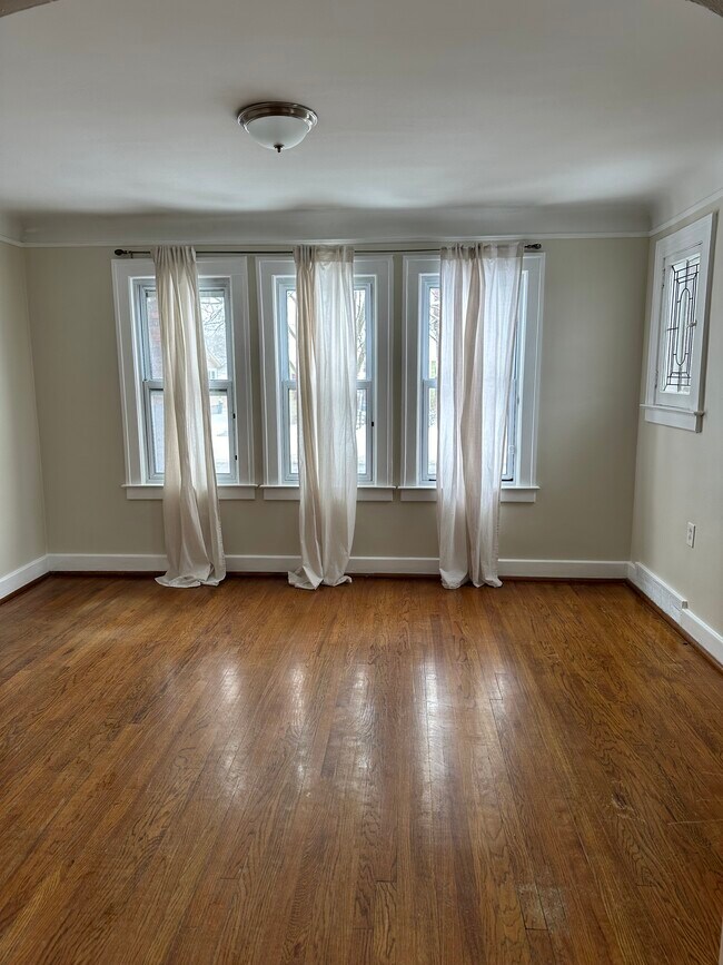 Sala de estar - 240 E Marshall St