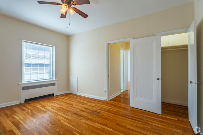 1BD 1BA 700 sq. ft.- The Westcourt - Bellecliff & Lakewood Area