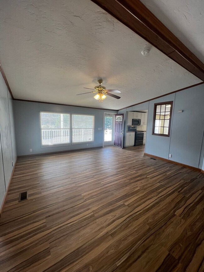 Foto del edificio - Caryville 37714 - COMING SOON! 3 bedroom, 2 bath home - Contact Chad Weeks (865) 567-6193