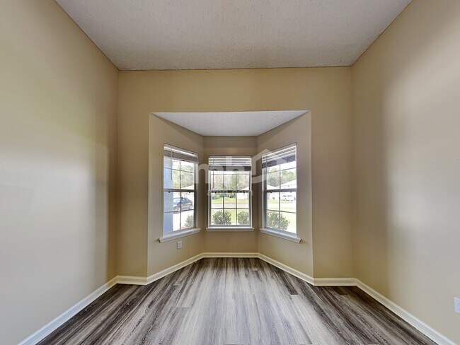 Foto del edificio - 2793 Crumplehorn Ln