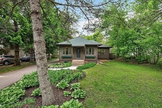Building Photo - 944 Mahtomedi Ave
