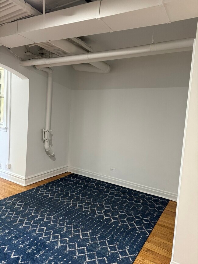 Foto del edificio - 6225 N Kenmore Ave