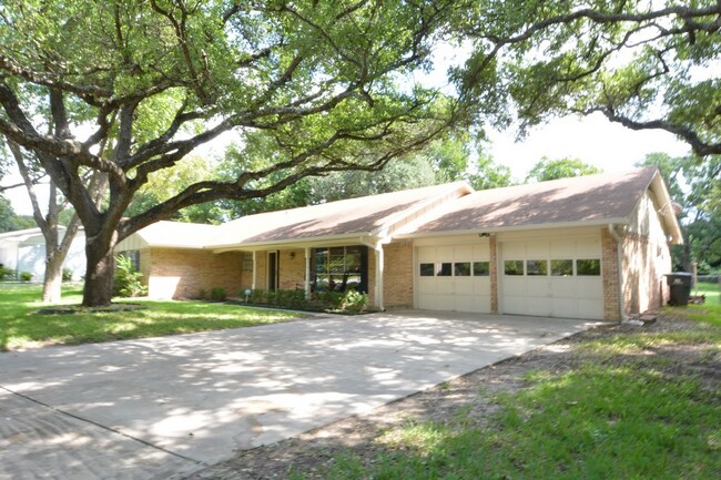 Building Photo - 3805 Las Cienega Blvd