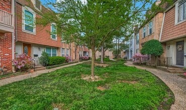 Building Photo - 482 N Post Oak Ln