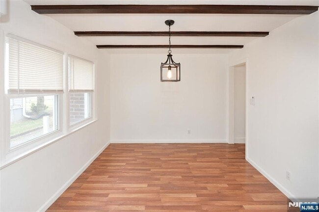 Foto del edificio - 3-11 Lyons Avenue Unit 1X