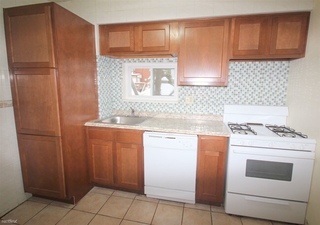 Building Photo - 5611 Fair Oaks St