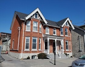 Building Photo - 262 Wellington St