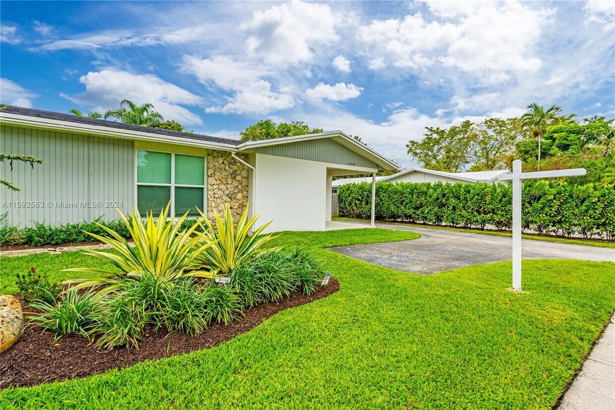 Primary Photo - 10650 SW 77th Ave