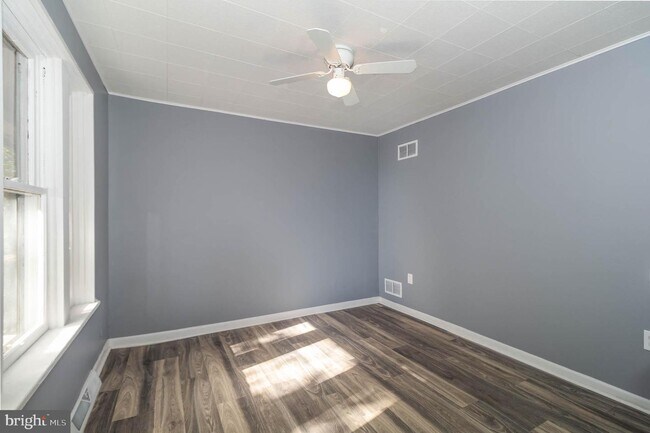 Foto del edificio - 1515 S Cameron St