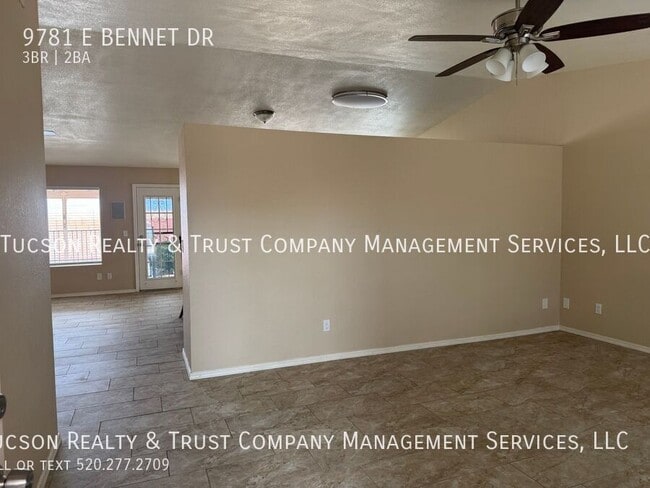 Foto del edificio - 9781 E Bennett Dr