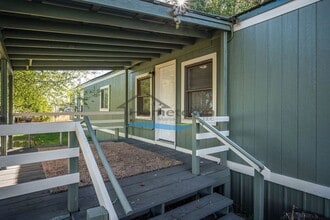 Building Photo - 1050 N Haven Ct