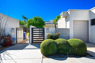Building Photo - 717 Inverness Dr