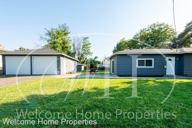 Building Photo - 3 br, 2.5 bath House - 639 SW 2nd St