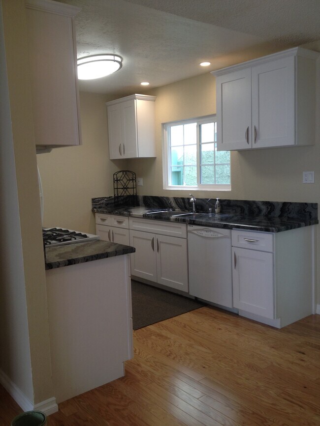 Foto del edificio - 637 Flower Ave