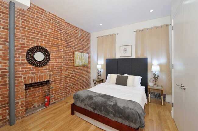 Foto del edificio - 353 W 46th St