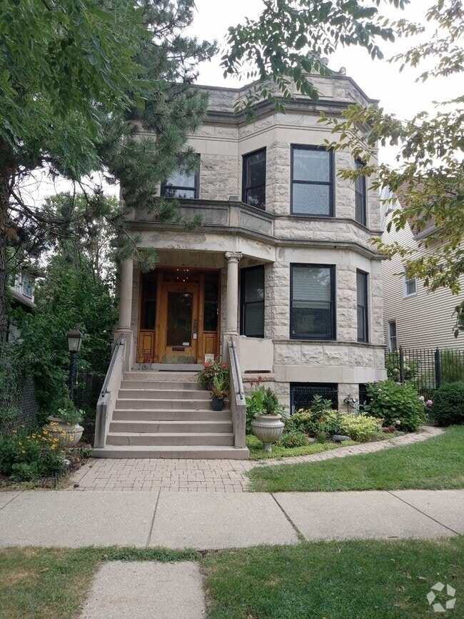Building Photo - 3445 N Bosworth Ave