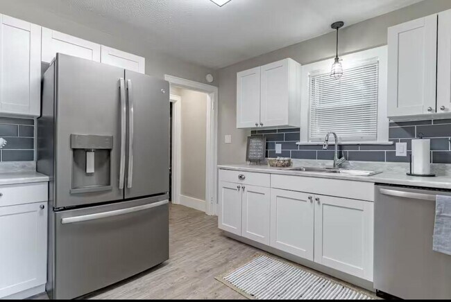 Foto del edificio - 906 North Main Street