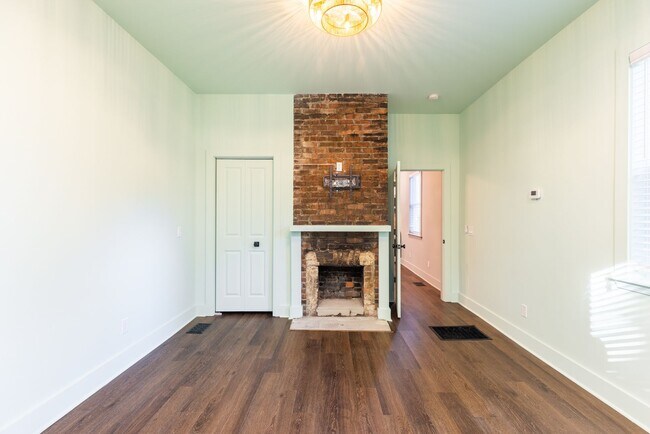 Building Photo - $500 OFF March Rent! Luxury Ground-Floor 1BR Walk to SCAD