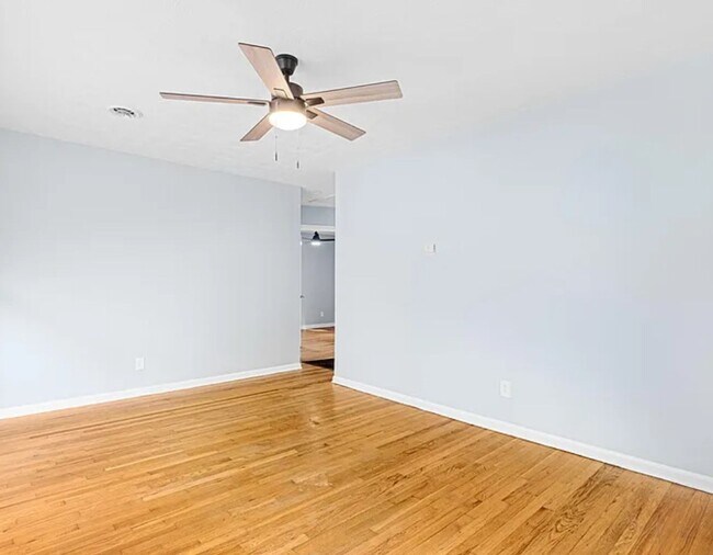 Foto del edificio - Gorgeous updated 2 bedroom with basement!