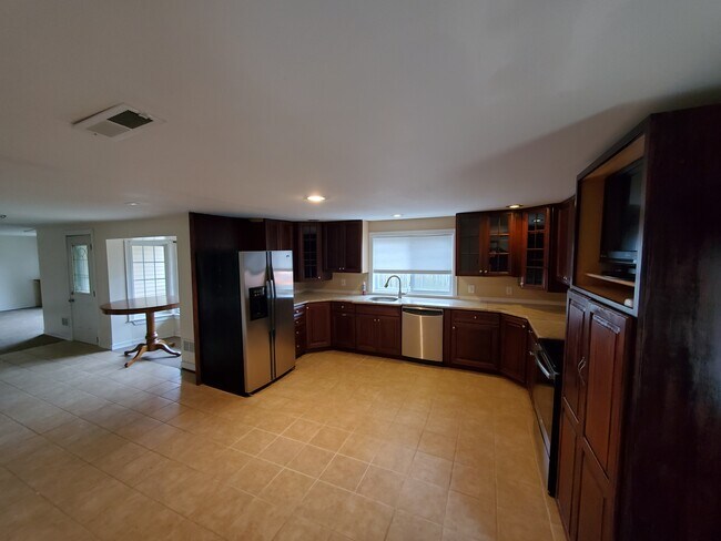 Building Photo - 1048 Lower Demunds Rd