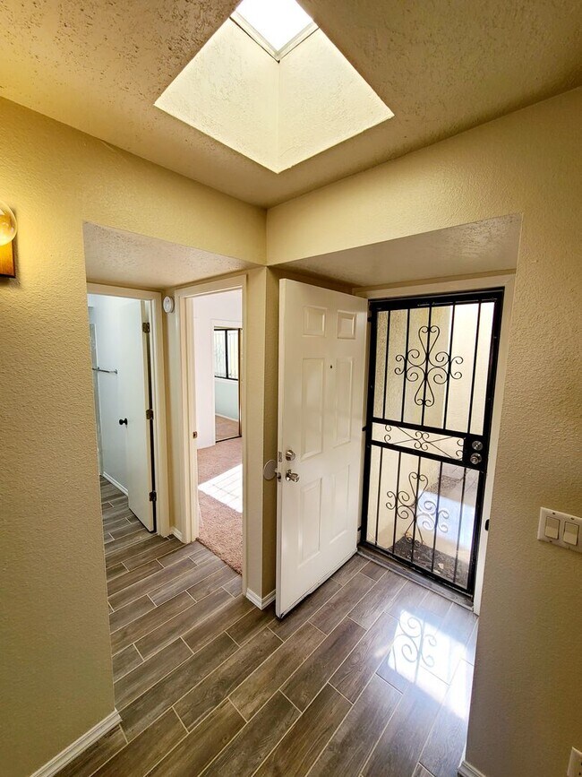 Foto del edificio - Coming August 11th, 2026! 2 bed 2 bath townhome! Must See!!