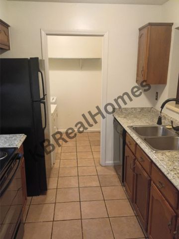 Foto del edificio - 5791 Plum Valley Dr