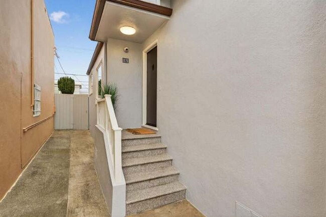 Foto del edificio - 876 N Mayfair Ave